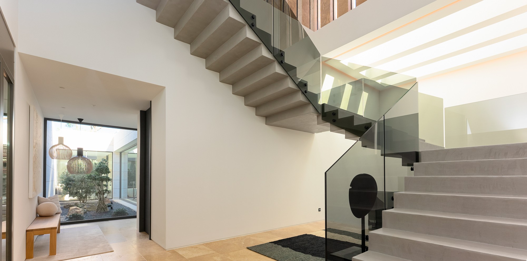 villa blue pasillo escalera